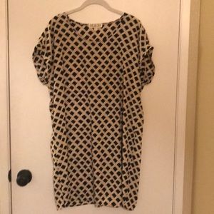 Patterned short sleeve shift dress
